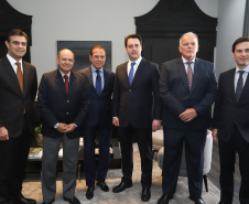 Em reunião realizada no Palácio dos Bandeirantes, em São Paulo, os governadores Carlos Massa Ratinho Junior e João Doria Junior acertaram os termos do projeto executivo de vigilância das fronteiras e integração das forças de segurança para o combate ao crime organizado nos dois estados. Os detalhes serão apresentados em 30 dias pela Secretaria de Segurança Pública e Administração Penitenciária do Paraná.   -  São Paulo, 18/02/2018  -  Foto:  Rodrigo Félix Leal/ANPr