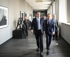 Em reunião realizada no Palácio dos Bandeirantes, em São Paulo, os governadores Carlos Massa Ratinho Junior e João Doria Junior acertaram os termos do projeto executivo de vigilância das fronteiras e integração das forças de segurança para o combate ao crime organizado nos dois estados. Os detalhes serão apresentados em 30 dias pela Secretaria de Segurança Pública e Administração Penitenciária do Paraná.   -  São Paulo, 18/02/2018  -  Foto:  Rodrigo Félix Leal/ANPr