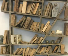 A Biblioteca Pública do Paraná (BPP) exibe até o dia 10 de março a mostra ?Um breve comentário sobre a eternidade?, de Alfi Vivern. As obras da exposição, que faz parte da programação da Bienal de Curitiba 2018, estão no hall térreo da BPP.  -  Curitiba, 20/02/2019  -  Foto: Divulgação BPP