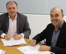 O prefeito de Ivaiporã, Miguel Roberto do Amaral reuniu-se nesta terça-feira (19) com o secretário João Carlos Ortega, e disse que Governo do Estado tem uma parceria importante com a população de Ivaiporã. Foto: Divulgação/SEDU