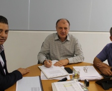 O secretário do Desenvolvimento Urbano (SEDU), João Carlos Ortega, autorizou nesta quarta-feira (20) duas homologações e duas licitações para obras nos municípios de Rio Azul, Engenheiro Beltrão, Ivatuba e de Jandaia do Sul. O valor total autorizado chega a R$ 2,86 milhões com recursos do Sistema de Financiamento aos Municípios (SFM), sendo que só das licitações são R$ 351,82 mil. -  Curitiba, 20/01/2019  -  Foto: Divulgação SEDU