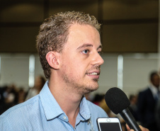 O governador Carlos Massa Ratinho Junior participa da solenidade que formaliza a Força-Tarefa Infância Segura de Prevenção e Combate a Crimes Contra a Criança, nesta quinta-feira (21) no Palácio da Justiça. Na foto, Renann Ferreira, presidente do Conselho Estadual de Direitos da Criança e do Adolescente (CEDCA).  -  Curitiba, 21/02/2019 -  Foto: Geraldo Bubniak/ANPr