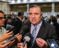 O governador Carlos Massa Ratinho Junior participa da solenidade que formaliza a Força-Tarefa Infância Segura de Prevenção e Combate a Crimes Contra a Criança, nesta quinta-feira (21) no Palácio da Justiça.  Na foto, o deputado federal e secretário da Justiça, Família e Trabalho (Sejuf), Ney Leprevost. -  Curitiba, 21/02/2019 -  Foto: Geraldo Bubniak/ANPr