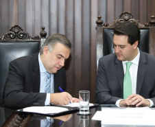 O governador Carlos Massa Ratinho Junior participa da solenidade que formaliza a Força-Tarefa Infância Segura de Prevenção e Combate a Crimes Contra a Criança, nesta quinta-feira (21) no Palácio da Justiça.    Curitiba, 21/02/2019 -  Foto:  Rodrigo Félix Leal/ANPr