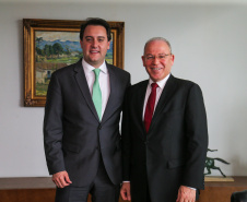 O governador Carlos Massa Ratinho Junior recebe o  Embaixador da República da Tunísia no Brasil  Mohamed Hedi Soltani e o primeiro Secretário Amine Sayeb, nesta quinta-feira (21) no Palácio Iguaçu.    Curitiba, 21/02/2019 -  Foto: Geraldo Bubniak/ANPr