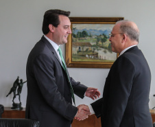 O governador Carlos Massa Ratinho Junior recebe o  Embaixador da República da Tunísia no Brasil  Mohamed Hedi Soltani e o primeiro Secretário Amine Sayeb, nesta quinta-feira (21) no Palácio Iguaçu.    Curitiba, 21/02/2019 -  Foto: Geraldo Bubniak/ANPr