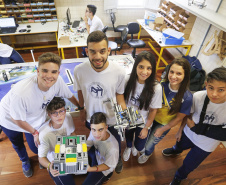 Alunos do Colégio Estadual Padre Cláudio Morelli, no Umbará, constroem robô para participar do torneio de robótica First Lego League.Curitiba, 18-02-19Foto: Arnaldo Alves / ANPr.