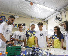 Alunos do Colégio Estadual Padre Cláudio Morelli, no Umbará, constroem robô para participar do torneio de robótica First Lego League.Curitiba, 18-02-19Foto: Arnaldo Alves / ANPr.