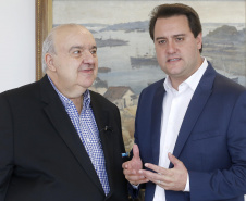 O governador Carlos Massa Ratinho Junior anunciou nesta sexta-feira (22) o investimento de R$ 150 milhões em subsídio e obras para o transporte público de Curitiba e Região Metropolitana. Os recursos garantirão tarifa social de R$ 4,50 para o transporte da capital e das cidades vizinhas..Curitiba, 22-02-19.Foto: Arnaldo Alves / ANPr.