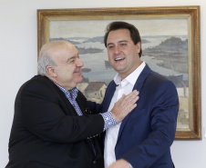 O governador Carlos Massa Ratinho Junior anunciou o subsidio para o transporte público. presente: prefeio de Curitiba, Rafael Greca de Macedo.Curitiba, 22-02-19.Foto: Arnaldo Alves / ANPr.