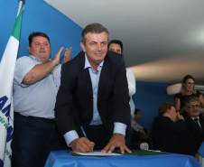  Na solenidade, o governador e o secretário de Desenvolvimento Urbano, João Carlos Ortega, assinaram a autorização para duas licitações. Para Wenceslau Braz, serão repassados R$ 294 mil para aquisição de um caminhão de coleta de lixo.  - Pinhalão 22/02/2019 - Foto: Rodrigo Félix Leal/ANPr