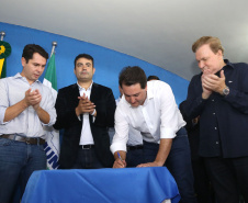 Governador Carlos Massa Ratinho Júnior participa da posse da nova diretoria da Associação dos Municípios do Norte Pioneiro (Amunorpi). O prefeito de Pinhalão, Sérgio Rodrigues é o presidente da Associação.  -  Pinhalão, 22/01/2019  -  Foto: Jaelson Lucas/ANPr