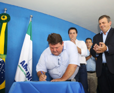 Governador Carlos Massa Ratinho Júnior participa da posse da nova diretoria da Associação dos Municípios do Norte Pioneiro (Amunorpi). O prefeito de Pinhalão, Sérgio Rodrigues é o presidente da Associação.  -  Pinhalão, 22/01/2019  -  Foto: Jaelson Lucas/ANPr