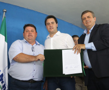 Governador Carlos Massa Ratinho Júnior participa da posse da nova diretoria da Associação dos Municípios do Norte Pioneiro (Amunorpi). O prefeito de Pinhalão, Sérgio Rodrigues é o presidente da Associação.  -  Pinhalão, 22/01/2019  -  Foto: Jaelson Lucas/ANPr