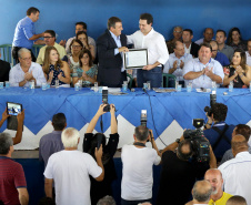 Governador Carlos Massa Ratinho Júnior participa da posse da nova diretoria da Associação dos Municípios do Norte Pioneiro (Amunorpi). O prefeito de Pinhalão, Sérgio Rodrigues é o presidente da Associação.  -  Pinhalão, 22/01/2019  -  Foto: Jaelson Lucas/ANPr