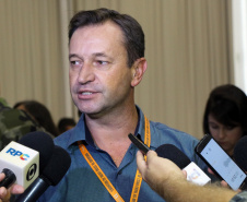 Para o Carnaval, os serviços serão intensificados. “Pela parte da distribuição de energia elétrica, a Copel está com equipes reforçadas, buscando restabelecer a energia o mais rápido possível, caso haja alguma queda de luz agora no Carnaval”, explica o gerente do Departamento de Serviços da Região Metropolitana e Litoral, Sidnei Garsztka.Foto: Soldado Amanda Morais