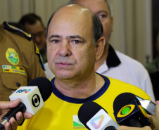 O balanço de 60 dias da Operação Verão Paraná 2018/2019, divulgado nesta sexta-feira (22), aponta a redução de crimes e aumento de atendimento do cidadão nos serviços públicos oferecidos pelo Governo do Estado, em comparação com a temporada anterior. O resultado foi apresentado pelo secretário de Segurança Pública e Administração Penitenciária, Luiz Felipe Kraemer Carbonell, coordenador estadual da Operação Verão.Foto: Soldado Amanda Morais