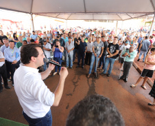 Quarenta e nove famílias de Florestópolis, município da região Norte do Paraná, concretizaram nesta sexta-feira (22) o sonho da casa própria. Elas vão morar no Residencial José Alves dos Santos, inaugurado pelo governador Carlos Massa Ratinho Junior, pelo presidente da Companhia de Habitação do Paraná (Cohapar), Jorge Lange, e o prefeito Nelson Correia Junior.  -  Florestópolis, 22/01/2019  -  Foto: José Fernando Ogura/ANPr