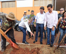 Quarenta e nove famílias de Florestópolis, município da região Norte do Paraná, concretizaram nesta sexta-feira (22) o sonho da casa própria. Elas vão morar no Residencial José Alves dos Santos, inaugurado pelo governador Carlos Massa Ratinho Junior, pelo presidente da Companhia de Habitação do Paraná (Cohapar), Jorge Lange, e o prefeito Nelson Correia Junior.  -  Florestópolis, 22/01/2019  -  Foto: José Fernando Ogura/ANPr