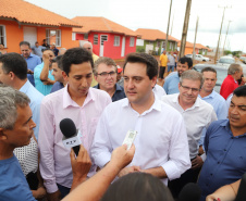 Quarenta e nove famílias de Florestópolis, município da região Norte do Paraná, concretizaram nesta sexta-feira (22) o sonho da casa própria. Elas vão morar no Residencial José Alves dos Santos, inaugurado pelo governador Carlos Massa Ratinho Junior, pelo presidente da Companhia de Habitação do Paraná (Cohapar), Jorge Lange, e o prefeito Nelson Correia Junior.  -  Florestópolis, 22/01/2019  -  Foto: José Fernando Ogura/ANPr