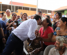 Quarenta e nove famílias de Florestópolis, município da região Norte do Paraná, concretizaram nesta sexta-feira (22) o sonho da casa própria. Elas vão morar no Residencial José Alves dos Santos, inaugurado pelo governador Carlos Massa Ratinho Junior, pelo presidente da Companhia de Habitação do Paraná (Cohapar), Jorge Lange, e o prefeito Nelson Correia Junior.  -  Florestópolis, 22/01/2019  -  Foto: José Fernando Ogura/ANPr