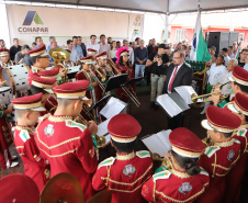 Quarenta e nove famílias de Florestópolis, município da região Norte do Paraná, concretizaram nesta sexta-feira (22) o sonho da casa própria. Elas vão morar no Residencial José Alves dos Santos, inaugurado pelo governador Carlos Massa Ratinho Junior, pelo presidente da Companhia de Habitação do Paraná (Cohapar), Jorge Lange, e o prefeito Nelson Correia Junior.  -  Florestópolis, 22/01/2019  -  Foto: José Fernando Ogura/ANPr