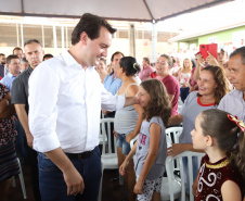 Quarenta e nove famílias de Florestópolis, município da região Norte do Paraná, concretizaram nesta sexta-feira (22) o sonho da casa própria. Elas vão morar no Residencial José Alves dos Santos, inaugurado pelo governador Carlos Massa Ratinho Junior, pelo presidente da Companhia de Habitação do Paraná (Cohapar), Jorge Lange, e o prefeito Nelson Correia Junior.  -  Florestópolis, 22/01/2019  -  Foto: José Fernando Ogura/ANPr