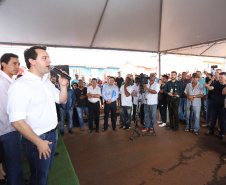 Quarenta e nove famílias de Florestópolis, município da região Norte do Paraná, concretizaram nesta sexta-feira (22) o sonho da casa própria. Elas vão morar no Residencial José Alves dos Santos, inaugurado pelo governador Carlos Massa Ratinho Junior, pelo presidente da Companhia de Habitação do Paraná (Cohapar), Jorge Lange, e o prefeito Nelson Correia Junior.  -  Florestópolis, 22/01/2019  -  Foto: José Fernando Ogura/ANPr