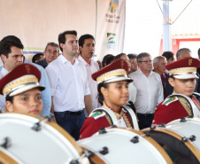 Quarenta e nove famílias de Florestópolis, município da região Norte do Paraná, concretizaram nesta sexta-feira (22) o sonho da casa própria. Elas vão morar no Residencial José Alves dos Santos, inaugurado pelo governador Carlos Massa Ratinho Junior, pelo presidente da Companhia de Habitação do Paraná (Cohapar), Jorge Lange, e o prefeito Nelson Correia Junior.  -  Florestópolis, 22/01/2019  -  Foto: José Fernando Ogura/ANPr