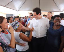 Quarenta e nove famílias de Florestópolis, município da região Norte do Paraná, concretizaram nesta sexta-feira (22) o sonho da casa própria. Elas vão morar no Residencial José Alves dos Santos, inaugurado pelo governador Carlos Massa Ratinho Junior, pelo presidente da Companhia de Habitação do Paraná (Cohapar), Jorge Lange, e o prefeito Nelson Correia Junior.  -  Florestópolis, 22/01/2019  -  Foto: José Fernando Ogura/ANPr