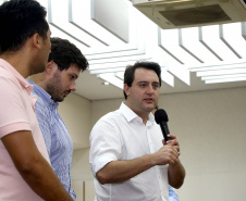 O governador Carlos Massa Ratinho Jr entregou nesta sexta(22) novas viaturas, aparelhos etolométricos e coletes balísticos às unidades da Polícia Militar que pertencem ao 2 Comando Regional - Londrina e região. Londrina,22/02/2019 Foto:Jaelson Lucas / ANPr