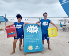 Sanepar oferece atividades de recreação educativa nas praias. Leonardo e Beatriz: recreadores de Matinhos.Foto: Thays Poletto