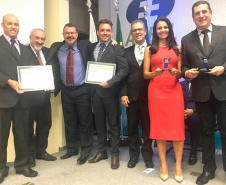 O prêmio IASC foi recebido na capital federal pelo diretor da Copel Distribuição, Maximiliano Orfali, e pelo superintendente Comercial, João Acyr Bonat Junior. Ao receber o prêmio, o diretor agradeceu aos copelianos e atribuiu o reconhecimento à busca na excelência pelo atendimento.Foto: Copel