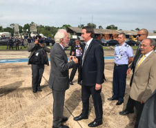 O governador em exercício Darci Piana recebe o presidente da República, Jair Bolsonaro. Foz do Iguaçu,26/02/2019. Foto:Divulgação/ANPr