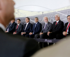 O governador em exercício Darci Piana participou nesta terça-feira (26), em Foz do Iguaçu, da cerimônia de posse do novo diretor-geral brasileiro da Itaipu Binacional, general Joaquim Silva e Luna, com as presenças do Presidente Jair Bolsonaro e do presidente do Paraguai, Mario Abdo Benítez; dos ministros almirante Bento Albuquerque, de Minas e Energia e Ernesto Araújo, de Relações Exteriores  - Foz do Iguaçu, 26/02/2019 - Foto: Arnaldo Alves/ANPr