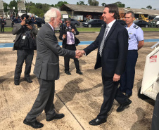 O governador em exercício Darci Piana recebe o presidente da República, Jair Bolsonaro. Foz do Iguaçu,26/02/2019. Foto:Divulgação/ANPr
