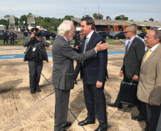O governador em exercício Darci Piana recebe o presidente da República, Jair Bolsonaro. Foz do Iguaçu,26/02/2019. Foto:Divulgação/ANPr