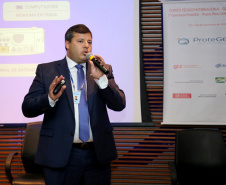 A formação de consórcios entre os municípios é a melhor alternativa para o gerenciamento dos resíduos sólidos no Paraná, conforme especialistas que participaram do evento técnico internacional de capacitação para o Projeto de Cooperação Técnica para a Proteção do Clima na Gestão de Resíduos Sólidos Urbanos no Brasil (ProteGEEr), realizado na segunda e na terça (25 e 26) pela Sanepar, em parceria com a Agência de Cooperação Alemã GIZ (Deutsche Gesellschaft für Internationale