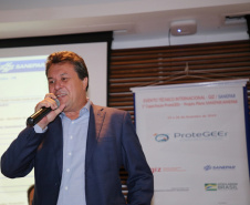 A formação de consórcios entre os municípios é a melhor alternativa para o gerenciamento dos resíduos sólidos no Paraná, conforme especialistas que participaram do evento técnico internacional de capacitação para o Projeto de Cooperação Técnica para a Proteção do Clima na Gestão de Resíduos Sólidos Urbanos no Brasil (ProteGEEr), realizado na segunda e na terça (25 e 26) pela Sanepar, em parceria com a Agência de Cooperação Alemã GIZ (Deutsche Gesellschaft für Internationale