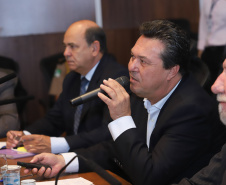Governador em exercício Darci Piana coordena reunião com equipe de Governo. Na foto, Secretário de Estado do Meio Ambiente e Recursos Hídricos, Márcio Nunes  -  Curitiba, 27/02/2019  -  Foto: Rodrigo Félix Leal/ANPr