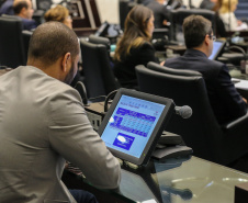 O secretário Renê Garcia Junior, de Estado da Fazenda (SEFA), participa nesta quarta-feira (27), de uma audiência pública  na Assembleia Legislativa do Paraná (ALEP), para apresentação dos dados do Governo relativos ao cumprimento das metas fiscais do terceiro quadrimestre de 2018.  Curitiba, 27/02/2019 -  Foto: Geraldo Bubniak/ANPr