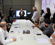 primeira reunião gerencial do secretário do Desenvolvimento Urbano, João Carlos Ortega, com dirigentes da Paraná Edificações (Pred). Pela proposta de reforma administrativa do Governo do Estado, que já tramita na Assembleia Legislativa, a Paraná Edificações vai compor o conjunto de órgãos vinculados à Secretaria do Desenvolvimento Urbano.  -  Curitiba, 27/02/2019  -  Foto: Divulgação SEDU
