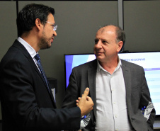 primeira reunião gerencial do secretário do Desenvolvimento Urbano, João Carlos Ortega, com dirigentes da Paraná Edificações (Pred). Pela proposta de reforma administrativa do Governo do Estado, que já tramita na Assembleia Legislativa, a Paraná Edificações vai compor o conjunto de órgãos vinculados à Secretaria do Desenvolvimento Urbano.  -  Curitiba, 27/02/2019  -  Foto: Divulgação SEDU
