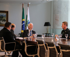 O governador em exercício Darci Piana recebe representantes SINDARUC ( Sindicatos Permissionários Centrais Abastecimento Alimentos) e o presidente da Ceasa, nesta quarta-feira (27) no Palácio Iguaçu.  Curitiba, 27/02/2019 -  Foto: Geraldo Bubniak/ANPr