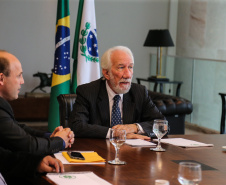 O governador em exercício Darci Piana recebe representantes SINDARUC ( Sindicatos Permissionários Centrais Abastecimento Alimentos) e o presidente da Ceasa, nesta quarta-feira (27) no Palácio Iguaçu.  Curitiba, 27/02/2019 -  Foto: Geraldo Bubniak/ANPr