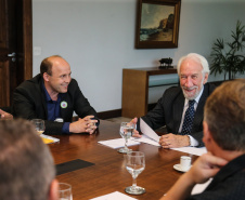 O governador em exercício Darci Piana recebe representantes SINDARUC ( Sindicatos Permissionários Centrais Abastecimento Alimentos) e o presidente da Ceasa, nesta quarta-feira (27) no Palácio Iguaçu.  Curitiba, 27/02/2019 -  Foto: Geraldo Bubniak/ANPr