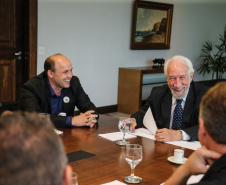 O governador em exercício Darci Piana recebe representantes SINDARUC ( Sindicatos Permissionários Centrais Abastecimento Alimentos) e o presidente da Ceasa, nesta quarta-feira (27) no Palácio Iguaçu.  Curitiba, 27/02/2019 -  Foto: Geraldo Bubniak/ANPr