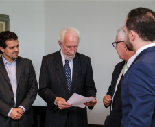 O governador em exercício Darci Piana recebe Presidente Cassio Telles e representates da OAB-PR, nesta quarta-feira (27) no Palácio Iguaçu.  O pedido de providencias  na PR-280 no sudoeste do Estado. Curitiba, 27/02/2019 -  Foto: Geraldo Bubniak/ANPr