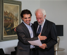 O governador em exercício Darci Piana recebe Presidente Cassio Telles e representates da OAB-PR, nesta quarta-feira (27) no Palácio Iguaçu.  O pedido de providencias  na PR-280 no sudoeste do Estado. Curitiba, 27/02/2019 -  Foto: Geraldo Bubniak/ANPr