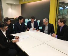 O Governador Carlos Massa Ratinho Junior assinou nesta quarta-feira (27) um termo de cooperação entre o Governo do Paraná, a Universidade de Stanford e o Lemann Center for Entrepreneurship and Educational Innovation in Brazil. -  Foto: Divulgação 
